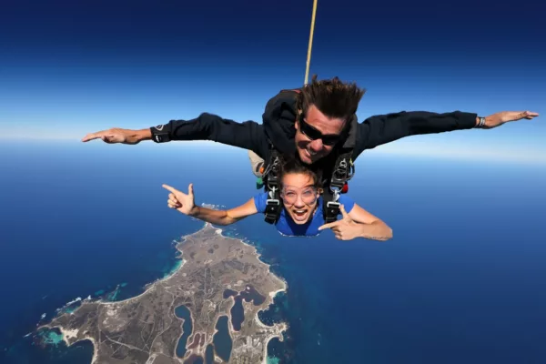 Best Destinations for Skydiving Around the World