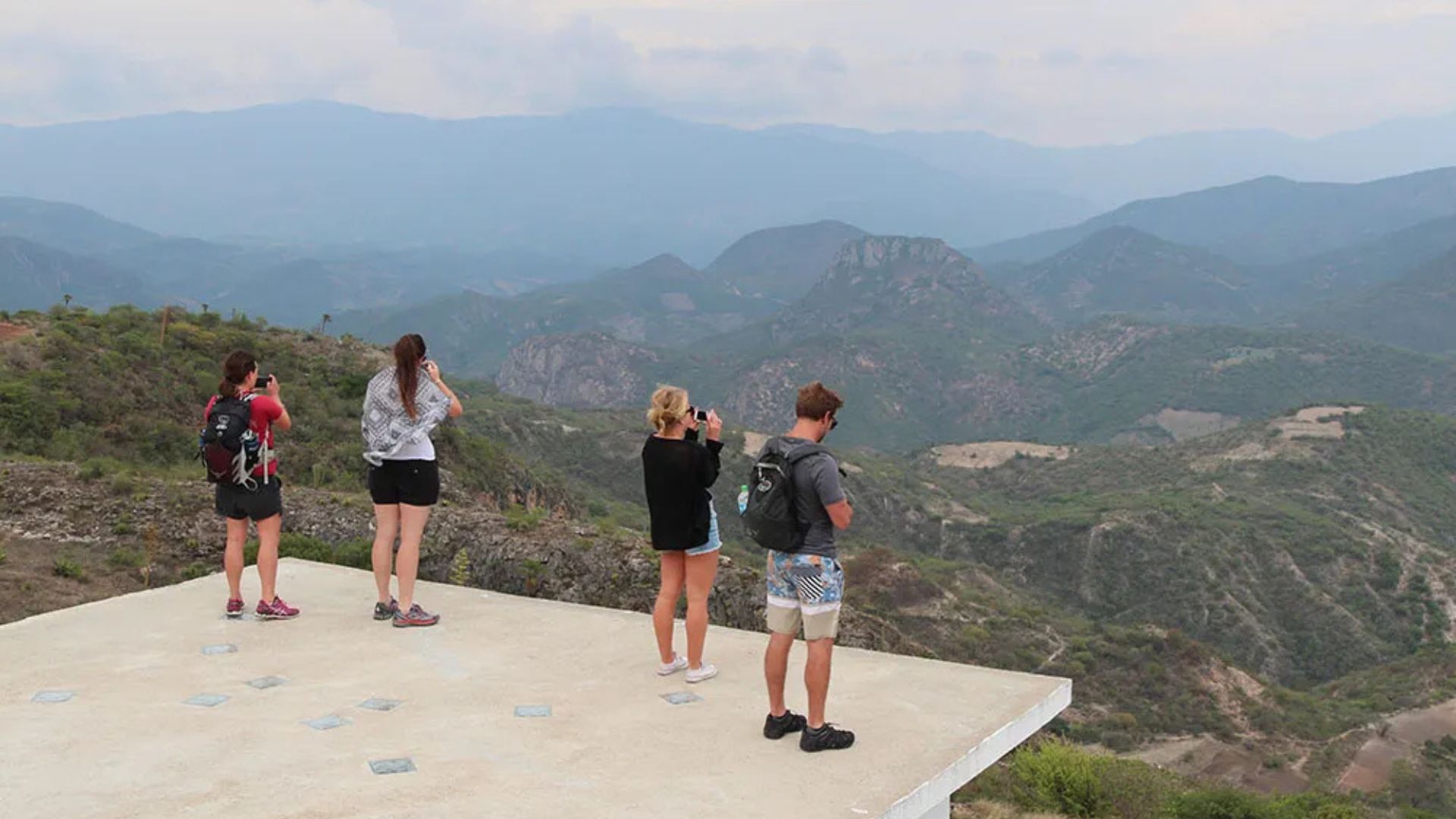 Group Tours vs. Independent Travel