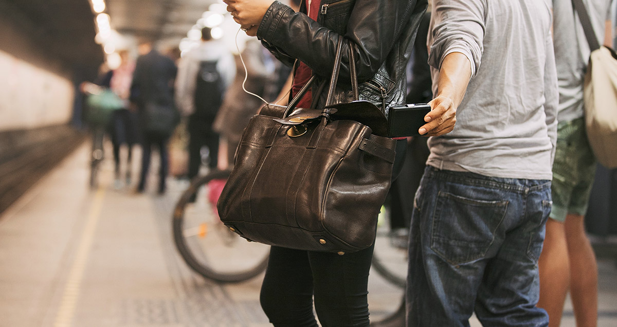 How to Protect Yourself from Pickpockets While Traveling